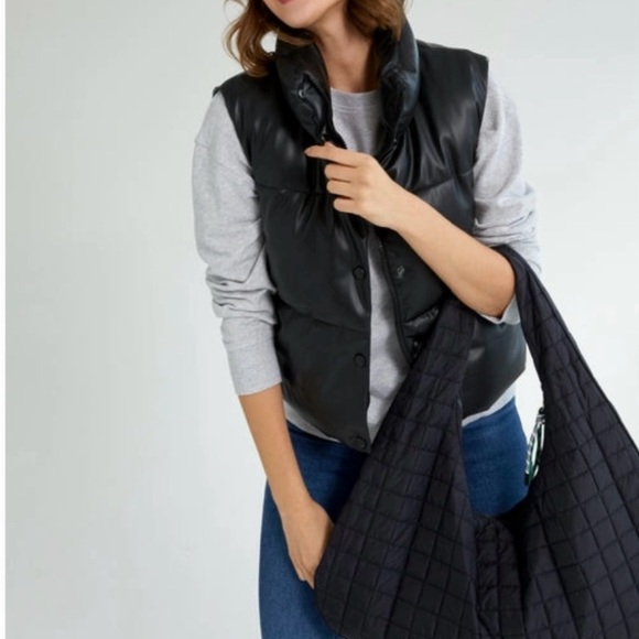 Ezra Quilted Hobo Bag - Picture 3 of 5